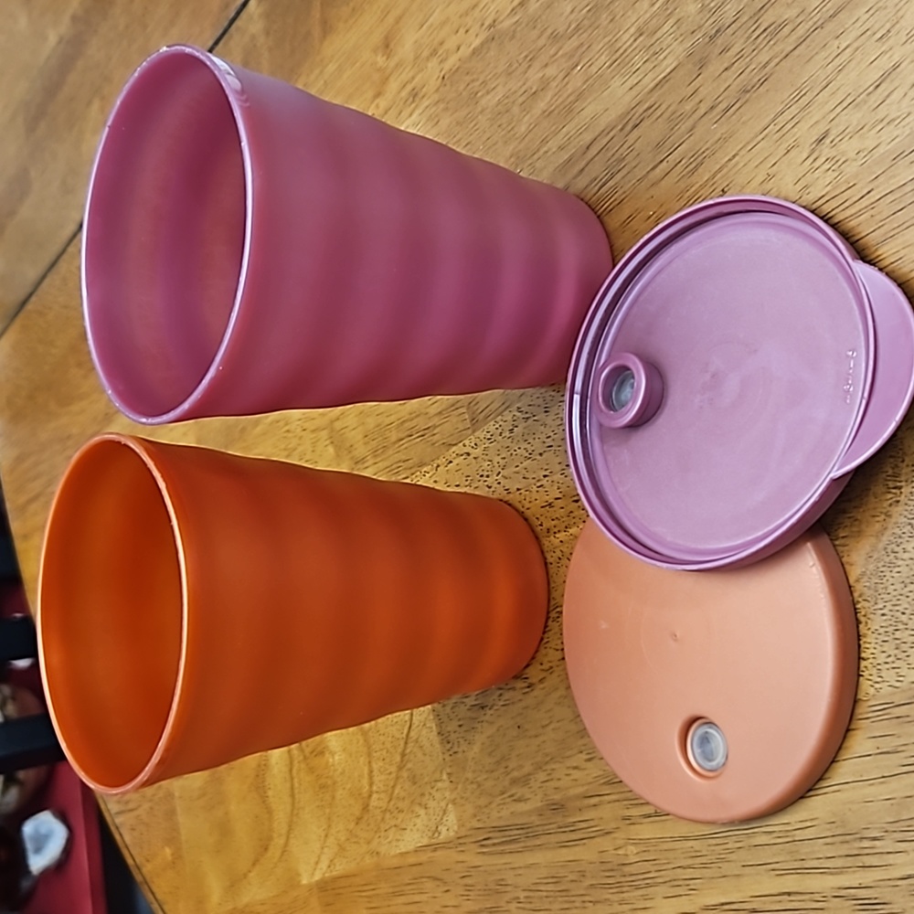 Tupperware tumblers with lid